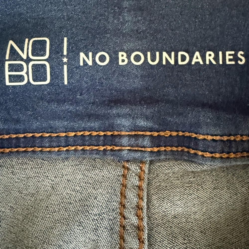 Women's No Boundaries Jeans Size 9 Blue - Picture 3 of 9